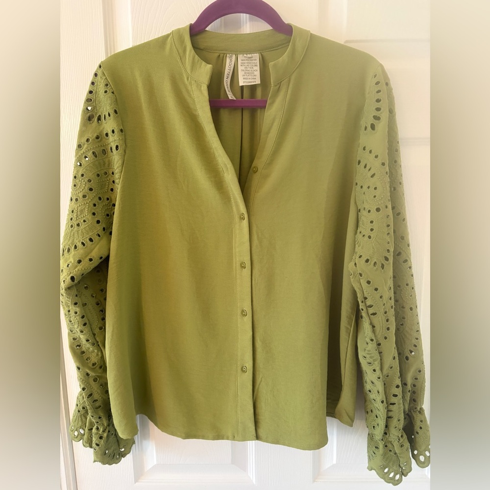 EUC, Forgotten Grace Green Eyelet Long Sleeve Women's Top